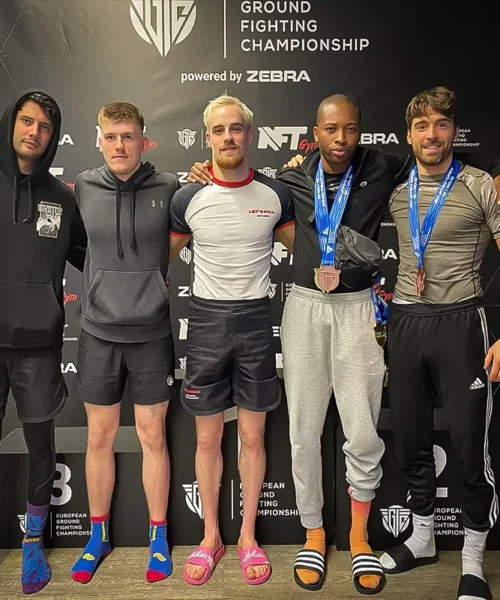 Ein Gruppenfoto von Combat Club Grappler-Team bei European Ground Fighting Championships