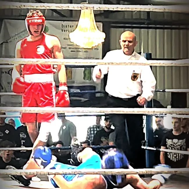 Ein Knockout Sieg im Amateurboxen vom Combat Club Cologne Boxer