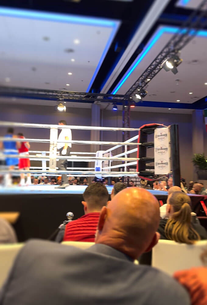 Combat-Club-Cologne-Eindhoven-Box-Cup-2025 – Wettkampf im Boxring mit Zuschauern beim Eindhoven Box Cup 2025