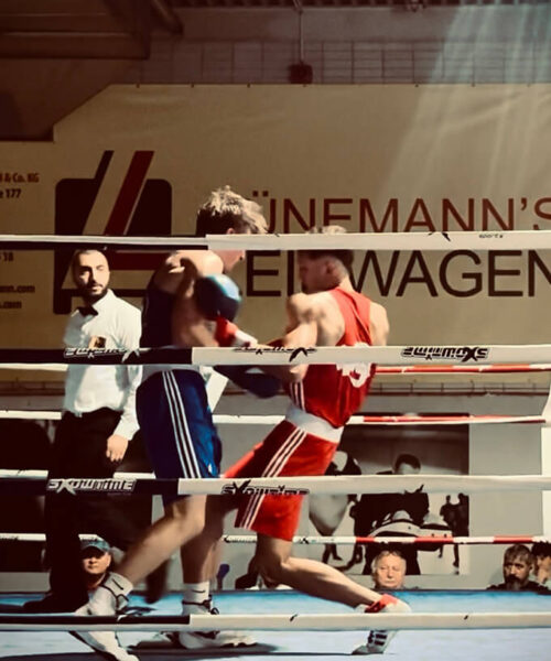 Amateur Boxen Köln: Ausschnitt vom Wettkampf von Combat Club Cologne Boxer im Boxring bei MABV Meisterschaften Elite 2025