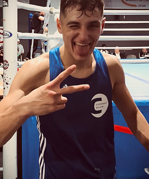 Sieger Lächeln vom Amateurboxer aus dem Boxclub Köln nach seinem Sieg bei den NRW Meisterschaften Elite 2025