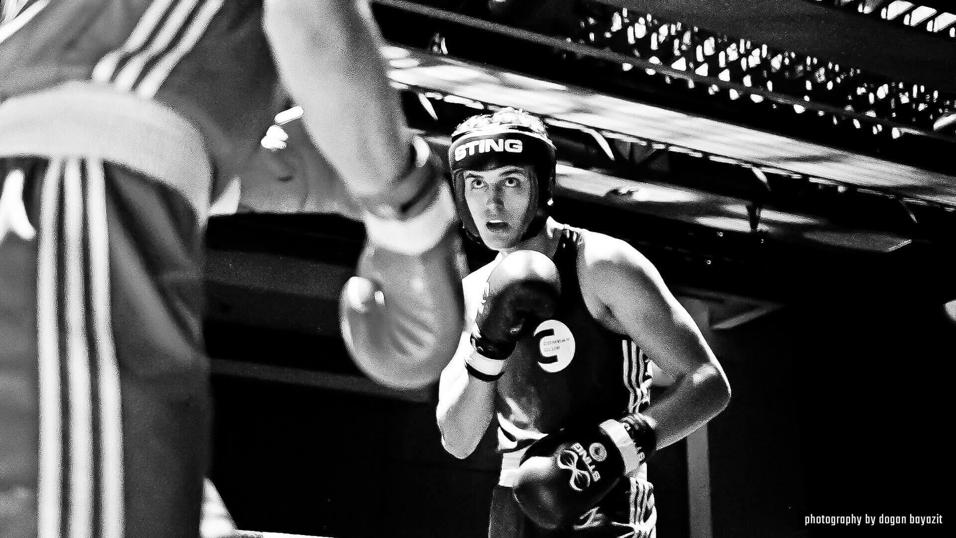 Amateurboxer von Combat Club Cologne aus Köln im Boxring beim Boxevent Golden Gloves